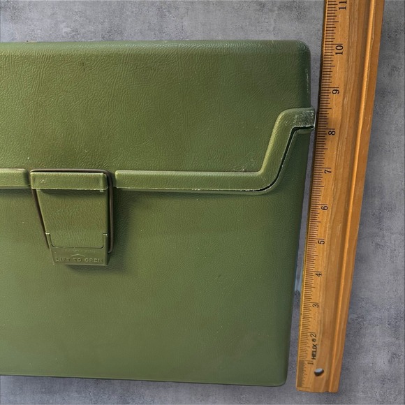 Vintage 1970's Sterling Plastics File‎ Storage Box in Army Green File Folders - Picture 2 of 11